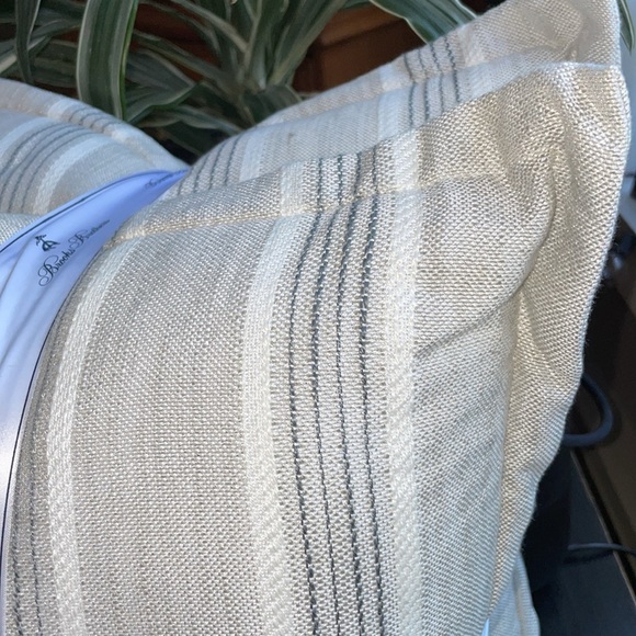 🎉HP🎉BROOKS BROTHERS Set of 2 Indoor/Outdoor Decorative Fade Resistant Pillows! - Picture 5 of 16